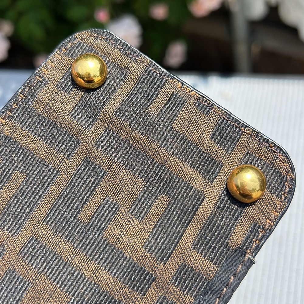 FENDI MONOGRAM bottom bag base. - Picture 6 of 14